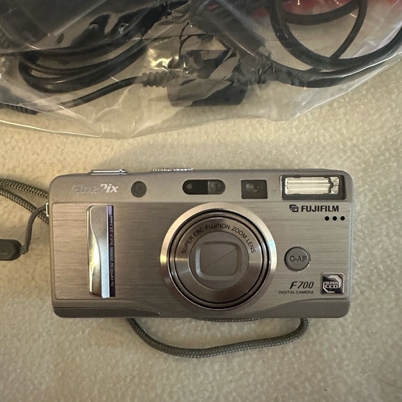 Fujifilm F700 Digital Camera with all connections but no XD card. Used. AS IS - Picture 1 of 9